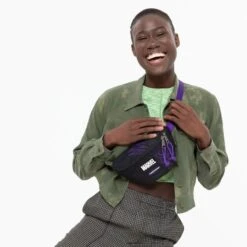 Eastpak Banane Springer 2 Litres Black Panther Embroided 16 Eastpak Banane Springer 2 Litres Black Panther Embroided -Eastpak Promos Magasin banane springer 2 litres black panther embroided 7