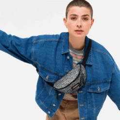 Eastpak Banane Springer 2 Litres Sculptype Black 9 Eastpak Banane Springer 2 Litres Sculptype Black -Eastpak Promos Magasin banane springer 2 litres sculptype black 4