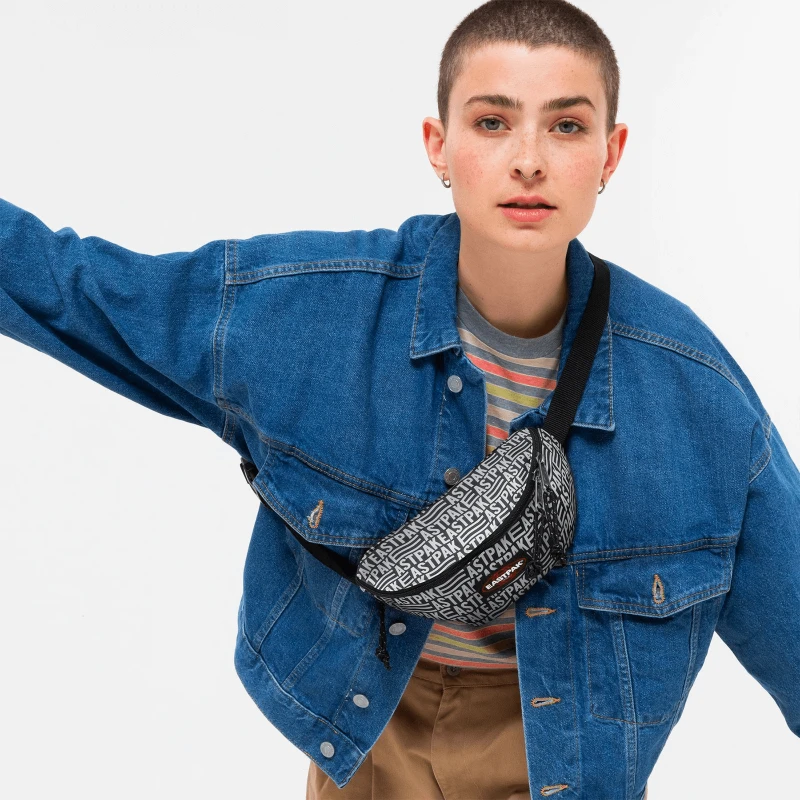 Eastpak Banane Springer 2 Litres Sculptype Black 5 Eastpak Banane Springer 2 Litres Sculptype Black – Image 5