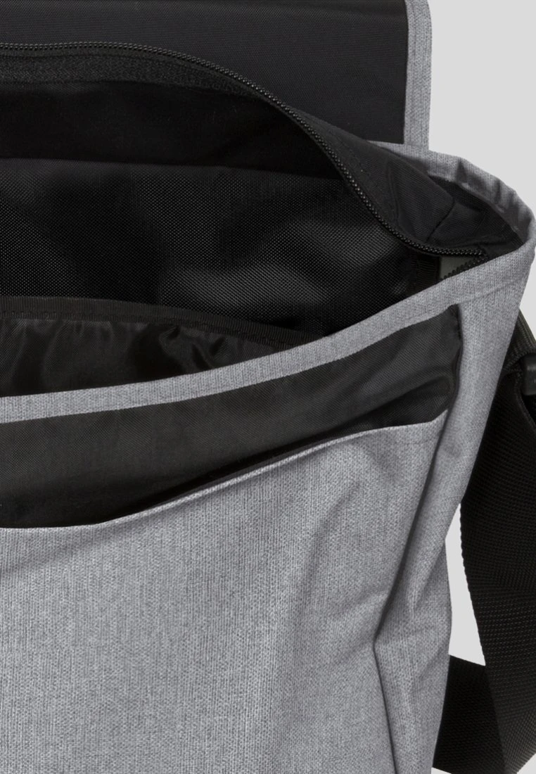 Eastpak Core Colors/Authentic - Sac Bandoulière - Sunday Grey 4 Eastpak Core Colors/Authentic - Sac Bandoulière - Sunday Grey – Image 4
