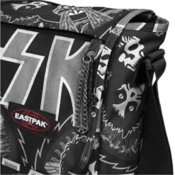 Eastpak Besace Delegate + 17 Pouces Kiss Grunge -Eastpak Promos Magasin besace delegate 17 pouces kiss grunge 2