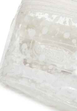 Eastpak Crystal Clear - Sac Banane - Splash White -Eastpak Promos Magasin e1b0ea9c9fc44f1bb5eba58b8319a7df