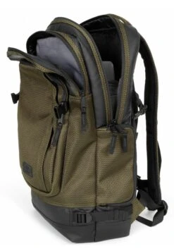 Eastpak Tecum - Sac À Dos - Cnnct Army 12 Eastpak Tecum - Sac À Dos - Cnnct Army -Eastpak Promos Magasin e6121fcc68954f44ba5244b01e829ce6
