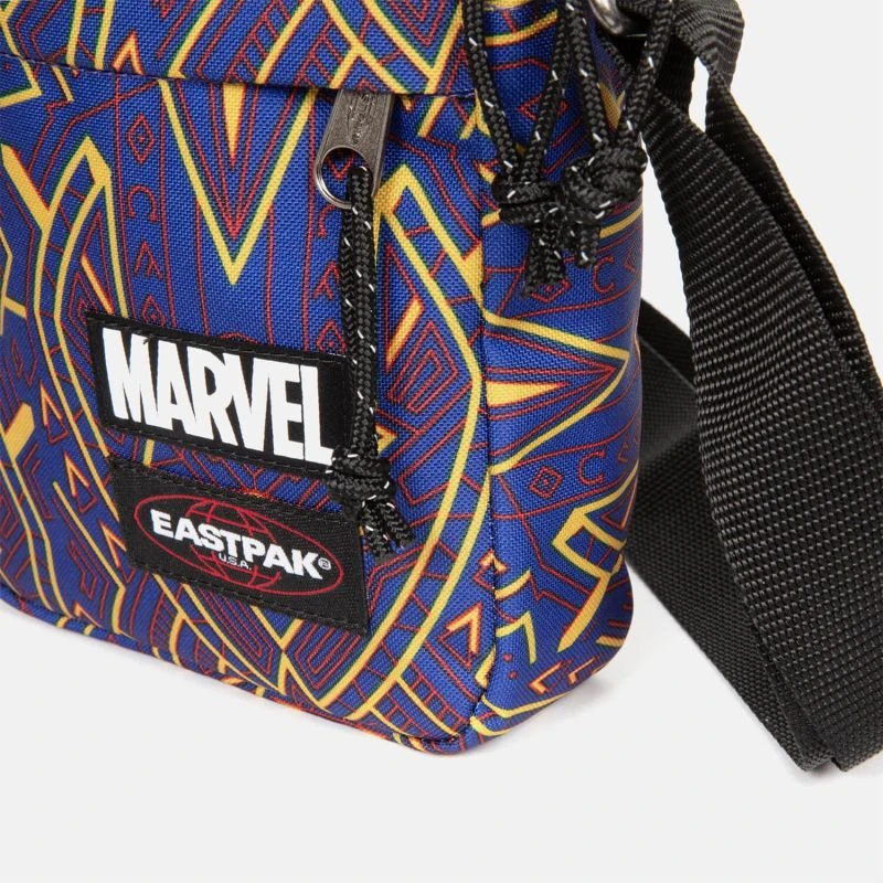 Eastpak Sac Bandoulière The One 2.5 Litres Black Panther Print 3 Eastpak Sac Bandoulière The One 2.5 Litres Black Panther Print – Image 3