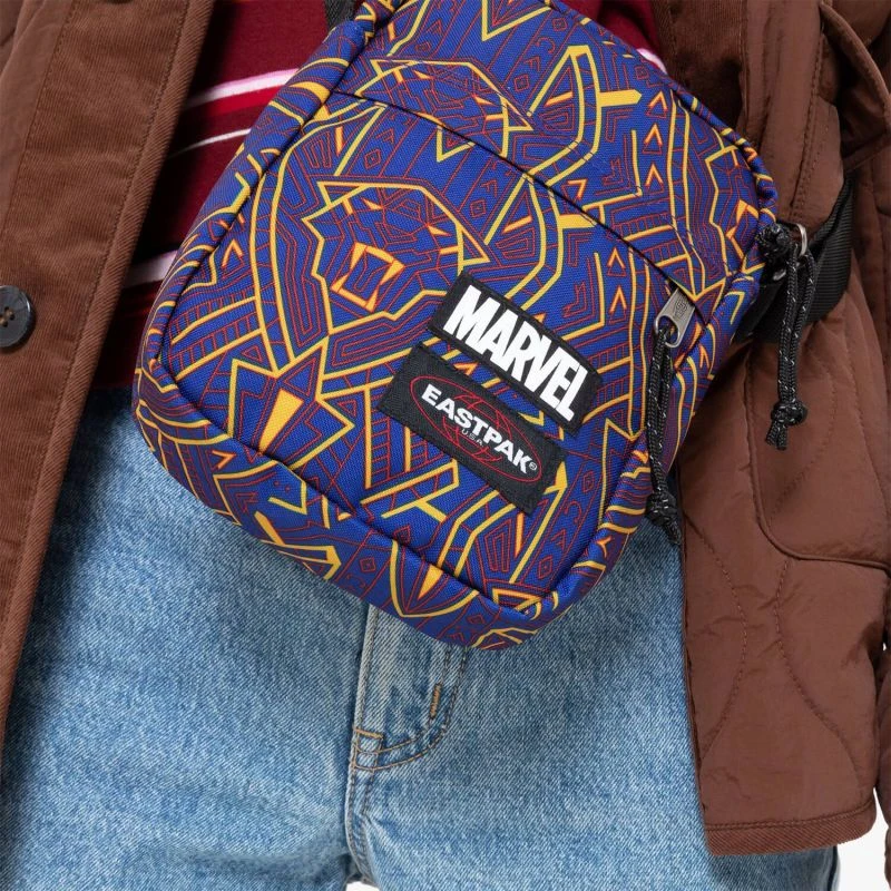 Eastpak Sac Bandoulière The One 2.5 Litres Black Panther Print 5 Eastpak Sac Bandoulière The One 2.5 Litres Black Panther Print – Image 5
