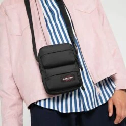 Eastpak Sac Bandoulière The One Doubled 1.5 Litres Black 9 Eastpak Sac Bandoulière The One Doubled 1.5 Litres Black -Eastpak Promos Magasin sac bandouliere the one doubled 15 litres black 4