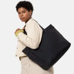 Eastpak Sac Shopping Avec Protection Ordinateur Satch 19 Litres CNNCT F Black -Eastpak Promos Magasin sac shopping avec protection ordinateur satch 19 litres cnnct f black 7